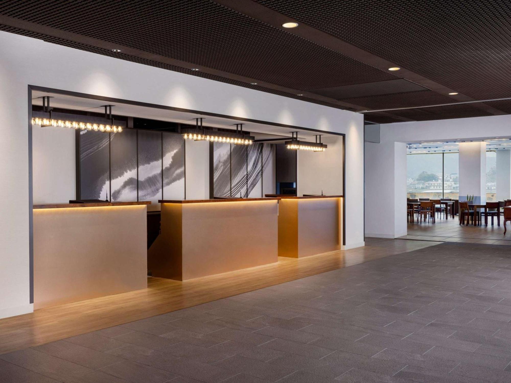 Mercure Saga Hotel